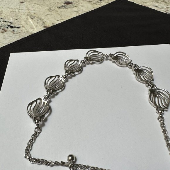 Women’s Silver Tone Metal Choker Style Costume Necklace - Picture 4 of 10